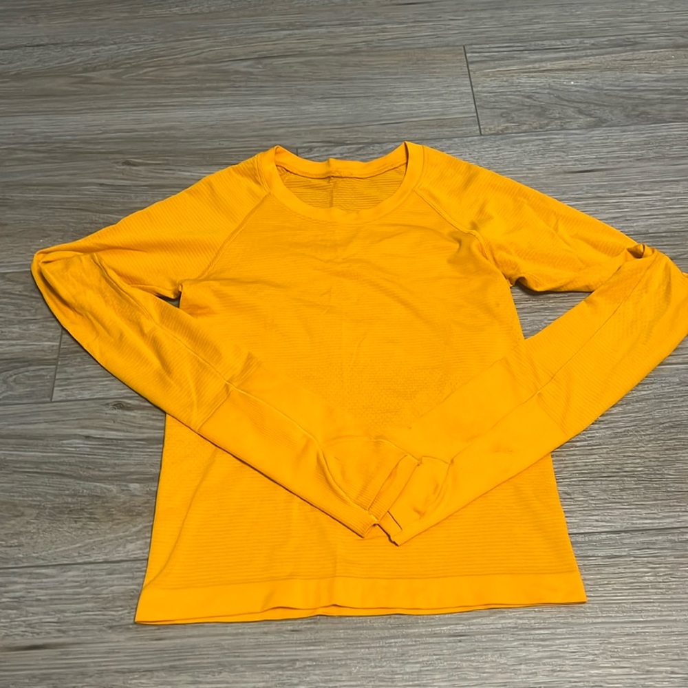 Lulu swiftly tech long sleeve never worn before.